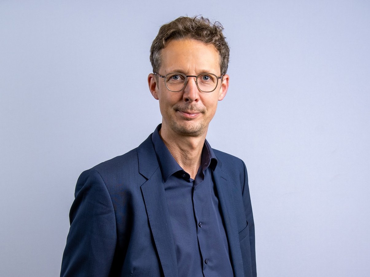 [Translate to Italiano:] Michael Hermann stehend