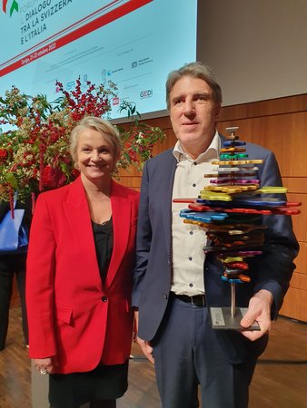 F. Nater et M. Bertoli avec le trophée